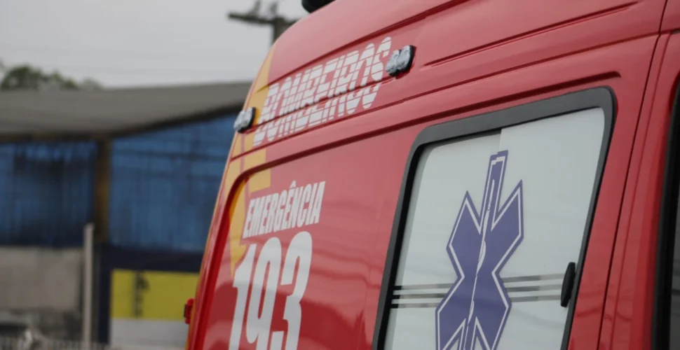 Idoso fica ferido após colisão entre moto e carro no Centro de Cocal do Sul