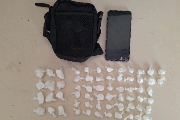 Adolescente é apreendido com drogas após tentar fugir da polícia em Içara