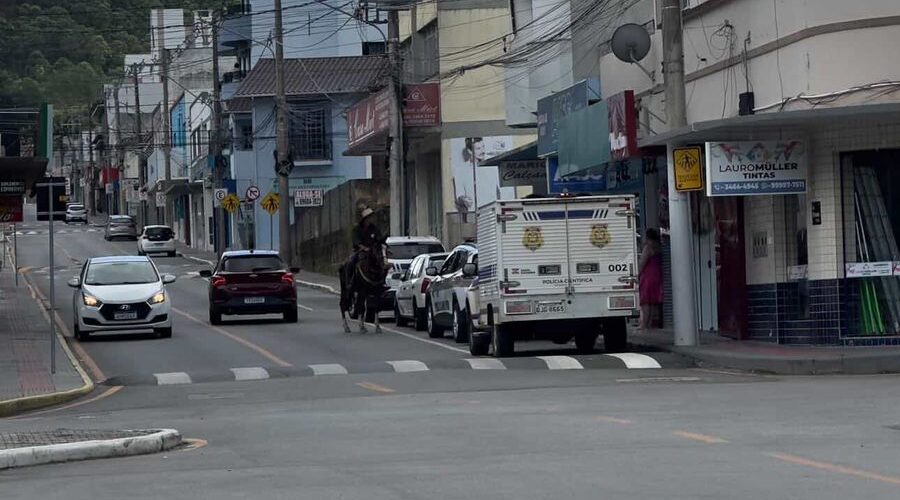 Idosa é encontrada morta em decomposição dentro de apartamento em Lauro Müller