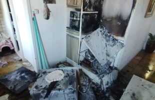 Incêndio em apartamento é controlado por moradores antes da chegada dos bombeiros em Laguna