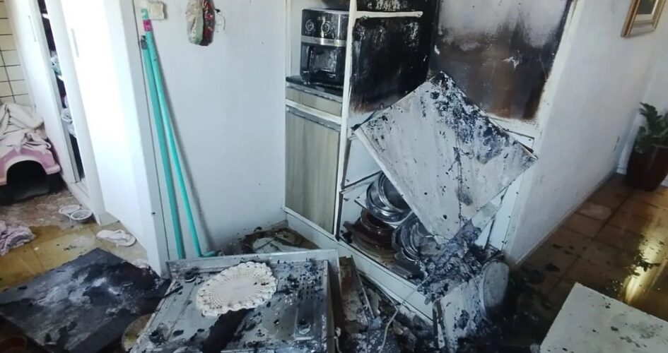 Incêndio em apartamento é controlado por moradores antes da chegada dos bombeiros em Laguna