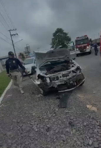 Acidente entre dois veículos deixa um ferido na BR-282, em Lages