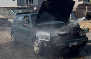 Incêndio atinge carro em via pública no bairro Saturno, em Forquilhinha
