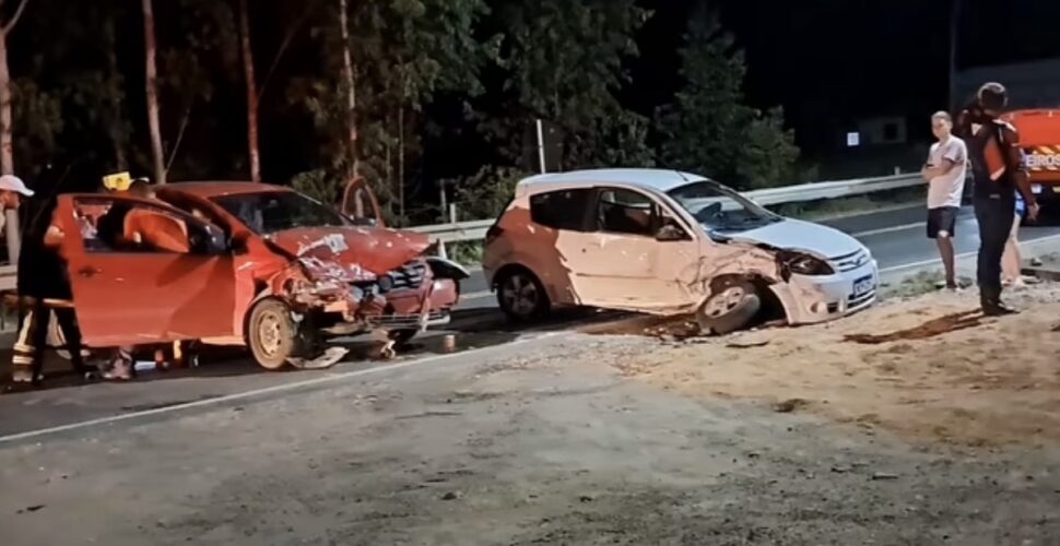 Colisão entre veículos mobiliza equipes de resgate em Lauro Müller