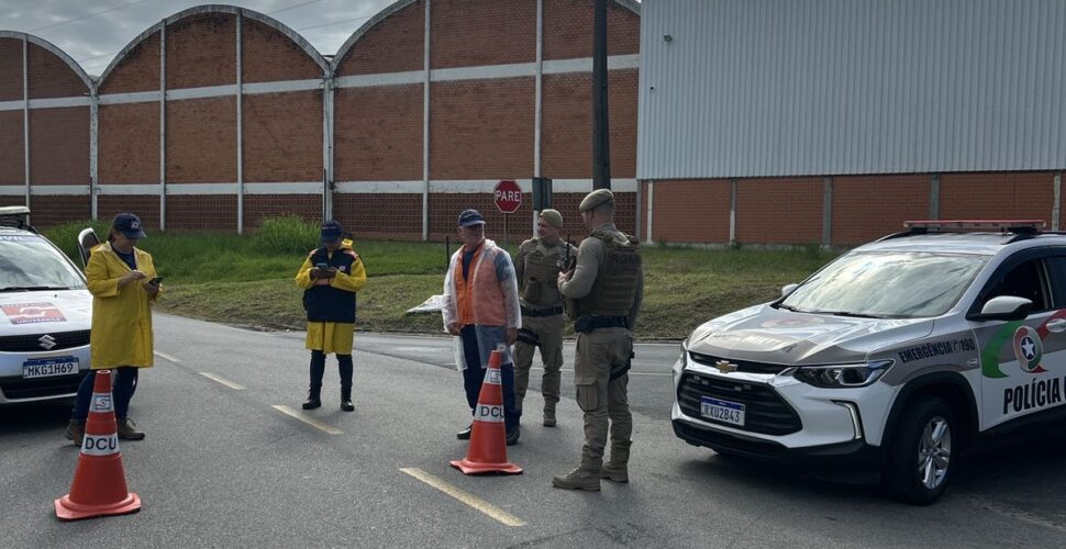 Urussanga simula enchente no bairro da Estação durante maior exercício de desastres de SC