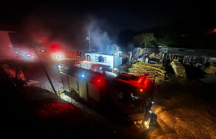 Incêndio atinge madeireira e consome escritório no interior de Santa Catarina
