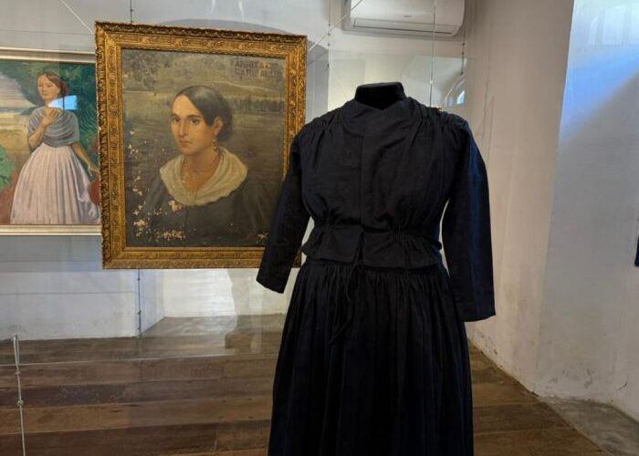 Laguna recebe réplica original do traje histórico de Anita Garibaldi
