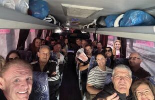 Grupo de catarinenses deixa o Qatar por estrada após semana de espera