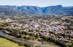 Tce aponta irregularidades em prefeitura do Sul de SC e acende alerta para câmaras da região