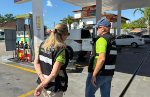 Desabastecimento ainda não existe, diz diretora do Procon, mas 61 postos são autuados