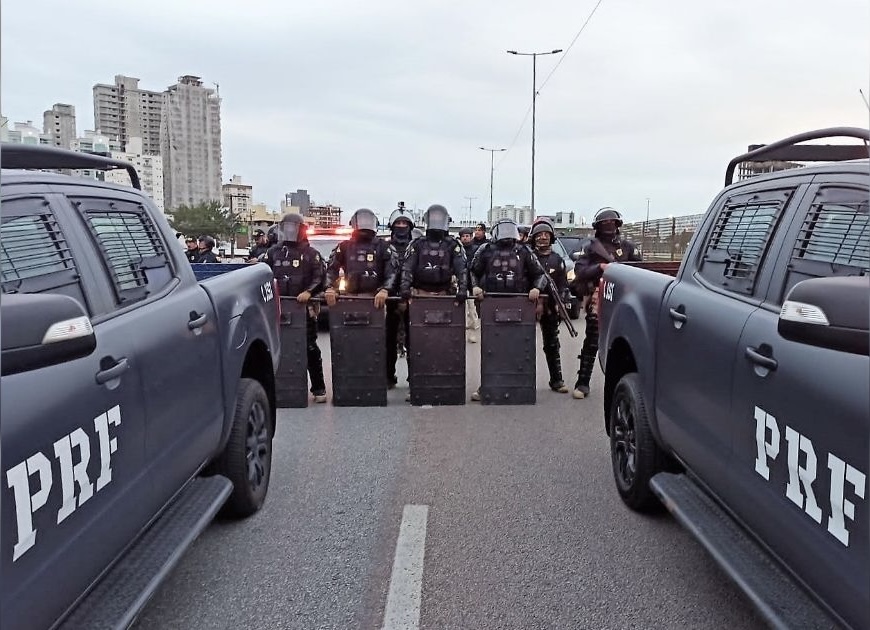 Justiça de SC proíbe bloqueio de rodovias e aplica multas de R$ 100 mil