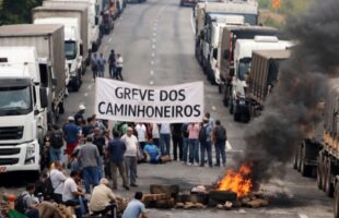 Caminhoneiros suspendem greve após governo Lula assinar mp com multas de até r$ 10 milhões