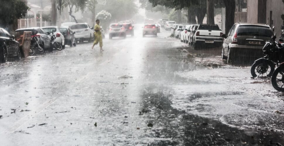 Defesa Civil alerta para temporais neste domingo