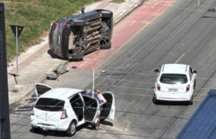 Capotamento na avenida central de Tubarão deixa feridos leves e acende alerta para segurança no cruzamento
