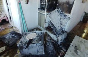 Incêndio em apartamento no quinto andar é controlado por moradores e bombeiros em Laguna
