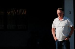 Moraes concede prisão domiciliar a Bolsonaro após alta hospitalar