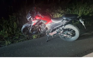 Casal fica ferido após queda de moto ao atingir cachorro na SC-390, em São Joaquim