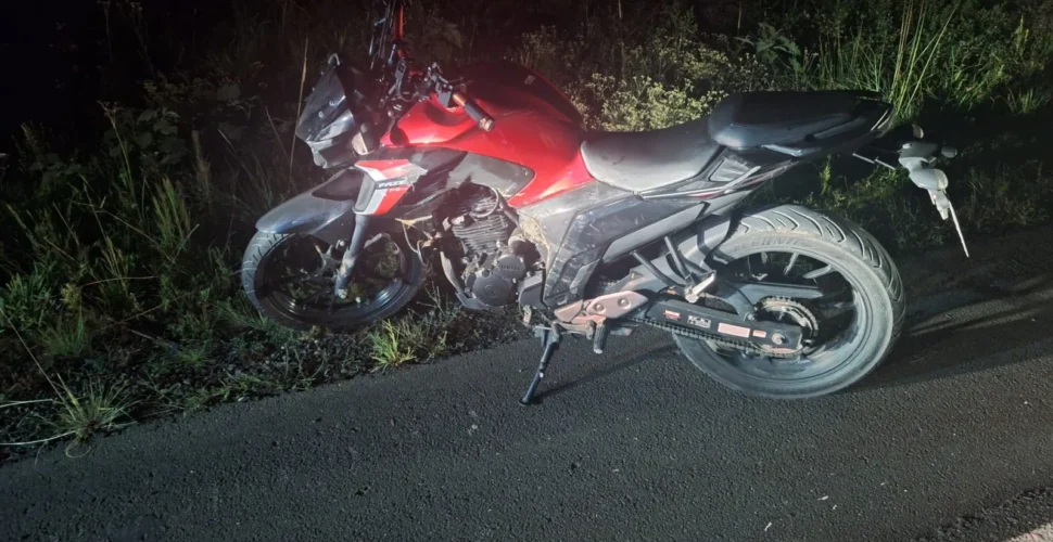 Casal fica ferido após queda de moto ao atingir cachorro na SC-390, em São Joaquim