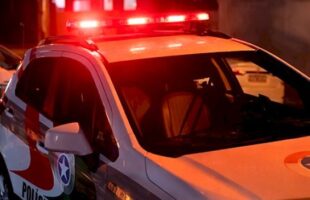 Acidente em Armazém termina com jovem morto após motorista agredir motociclista e fugir