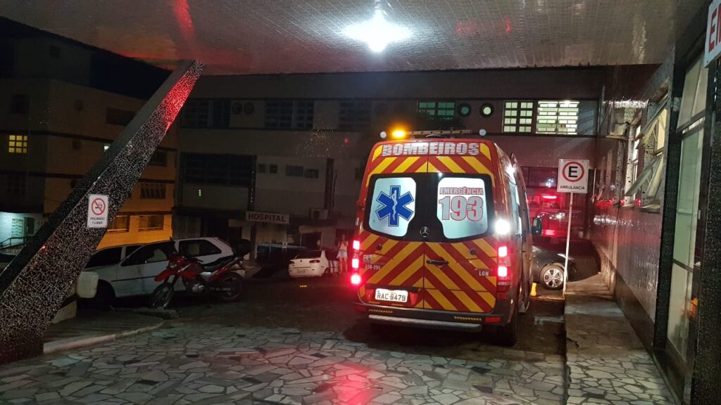 Discussão em barco termina com tripulante esfaqueado em Laguna