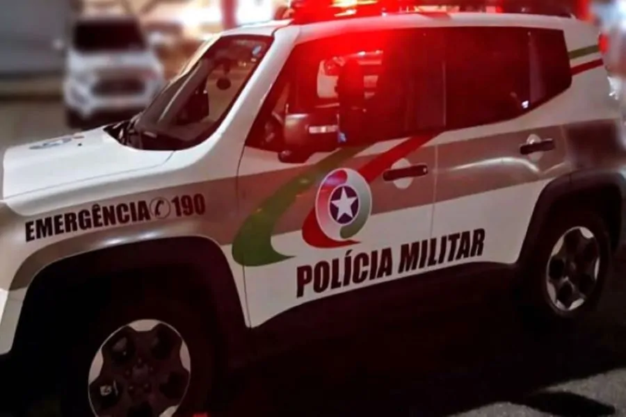 Homem ataca o próprio irmão com faca e foge em Criciúma