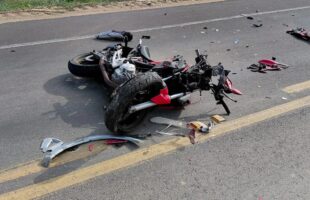 Motociclista morre após colisão com carro em Jaguaruna