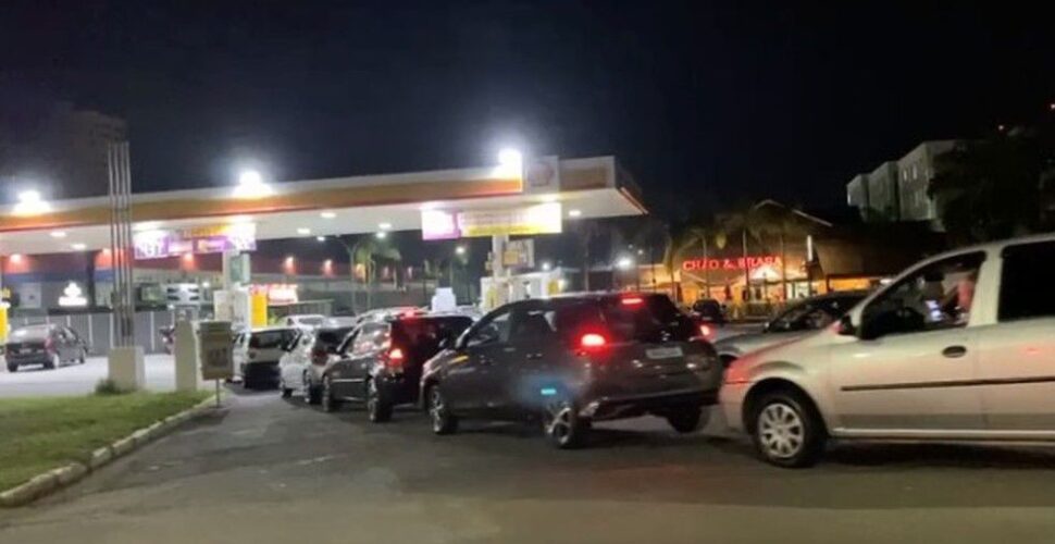 Risco de greve dos caminhoneiros gera filas e apreensão em postos de combustíveis