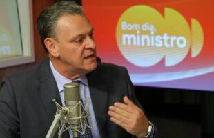 Ministro do Brasil alerta para risco de desabastecimento em meio a conflito no Oriente Médio