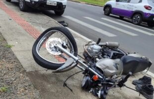 Acidente entre carro e moto deixa motociclista ferido em Criciúma