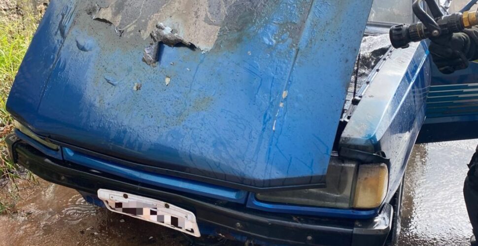 Veículo é atingido por incêndio enquanto trafegava em Içara