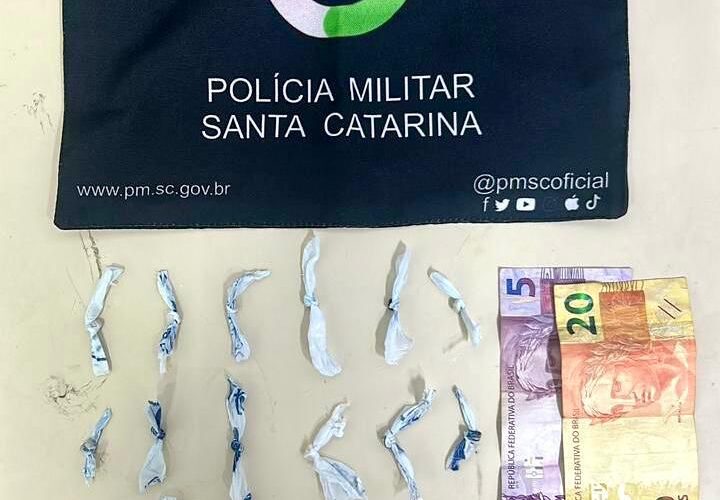 Polícia Militar prende dupla por tráfico de drogas em Orleans