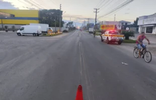 Ciclista morre após ser atingido por caminhão na SC-370 em Tubarão