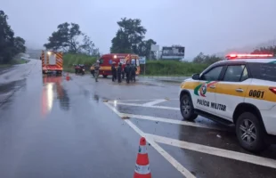 Queda de moto deixa dois feridos na SC-390 em Orleans