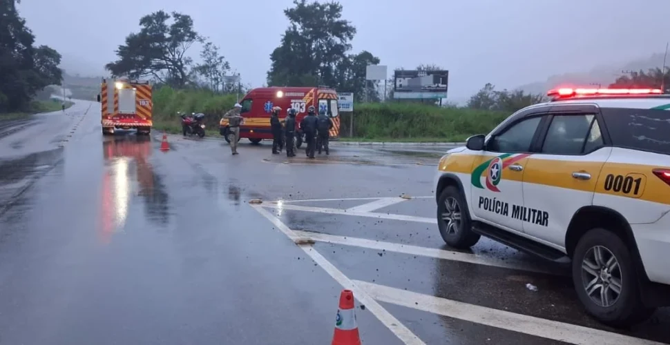 Queda de moto deixa dois feridos na SC-390 em Orleans
