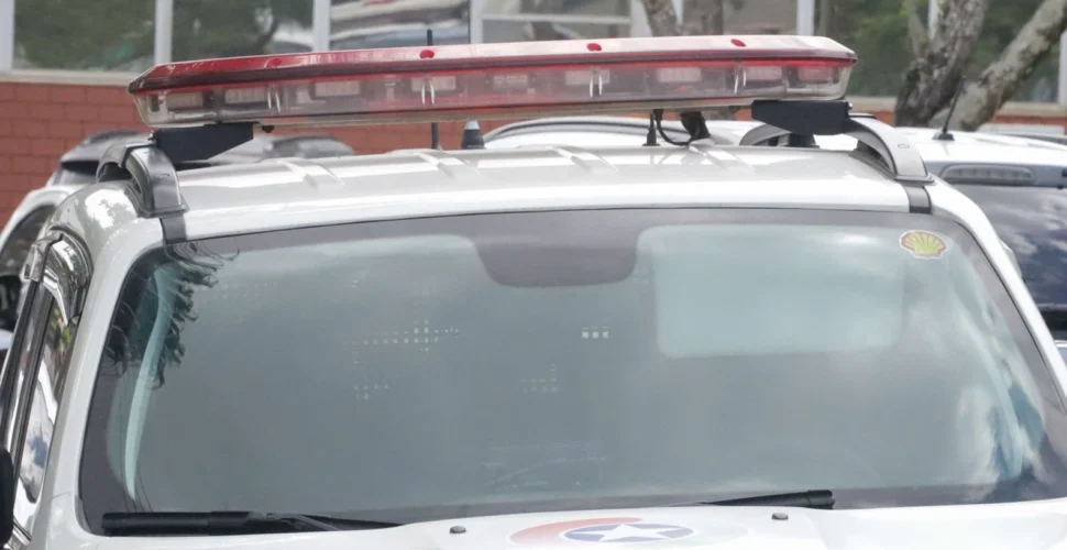 Carro furtado é encontrado abandonado e parcialmente desmontado em Sangão