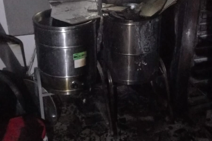 Incêndio atinge mercado em Içara e causa danos na cozinha