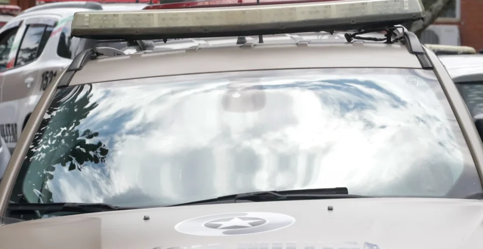 Perseguição termina com dois presos por tráfico e porte ilegal de arma em Braço do Norte