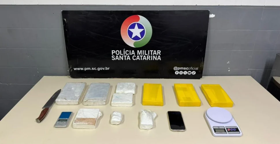 PM apreende cerca de 7 kg de cocaína após fuga de suspeito em Criciúma