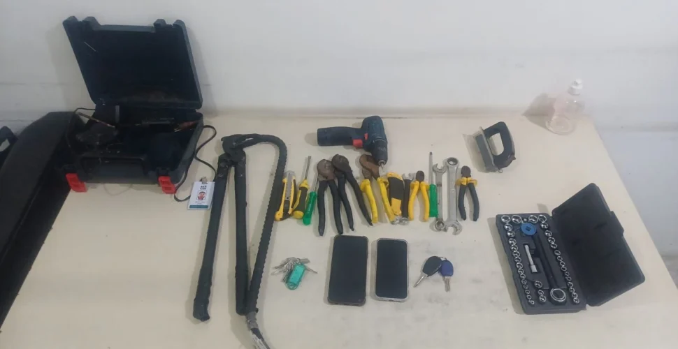 Furto de cabos em Araranguá provoca queda de internet e termina com dois presos