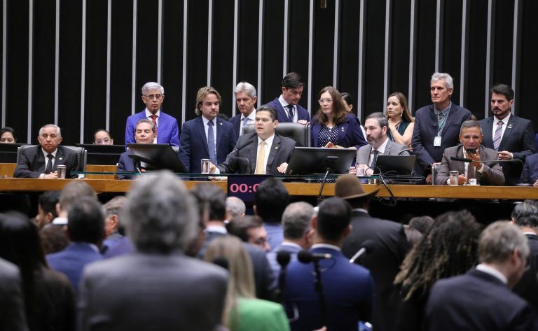 Congresso derruba veto de Lula e reacende disputa sobre penas do 8 de janeiro