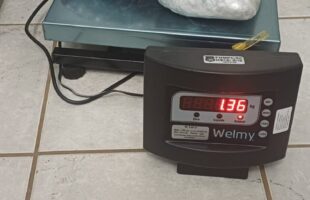 PRF apreende 30 kg de drogas após perseguição na BR-282 e criança é retirada de situação de risco