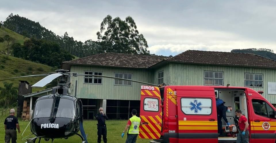 Helicóptero do SAER/SAMU aeromédico resgata idoso com evisceração em São Martinho