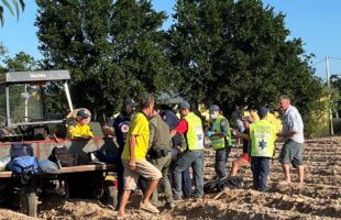 Helicóptero do Saer Aeromédico resgata mulher com membro preso em máquina agrícola em Içara
