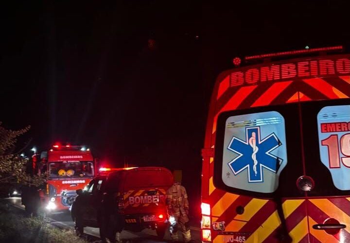 Capotamento na SC-390 deixa duas jovens feridas