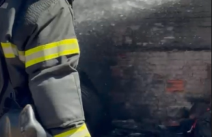 Incêndio atinge borracharia e danifica estrutura em Criciúma