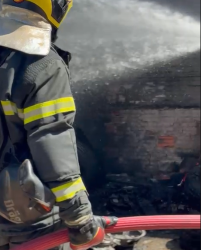 Incêndio atinge borracharia e danifica estrutura em Criciúma