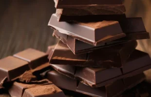 Atenção: ovo de páscoa ‘sabor chocolate’ pode enganar; saiba identificar