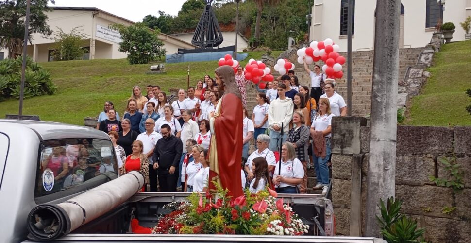 Caravana de Urussanga leva imagem do Sagrado Coração de Jesus à Basílica durante Festa da Divina Misericórdia