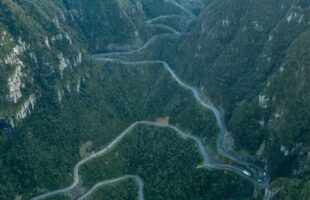 Domingo de sol lota a serra do Rio do Rastro