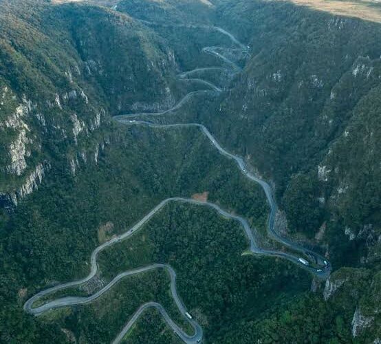 Domingo de sol lota a serra do Rio do Rastro